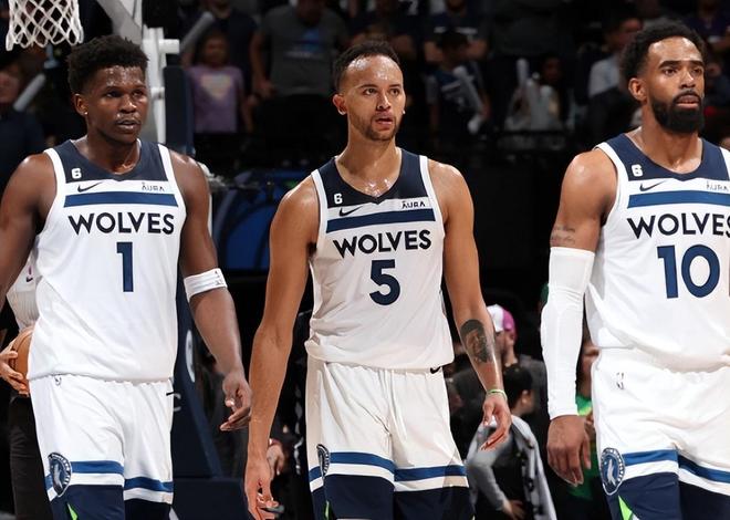 9后卫竞争轮换！库里：确实激烈，但竞争对球队是健康且必要的（九名后卫角逐轮换！库里：激烈竞争有益球队且不可或缺）